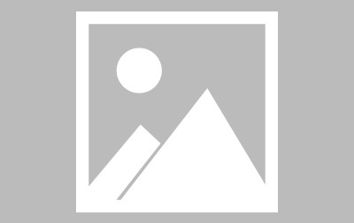 500.com-本泽马晒照游览东京，其中一张身穿巴西队球衣