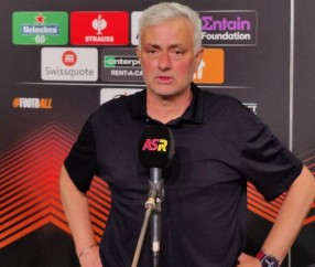 500网-【现场】在红色的布达佩斯，穆里尼奥的脸也涨红了